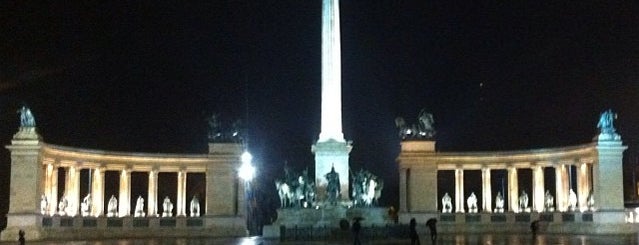 Heroes' Square is one of My places to visit in Budapest.