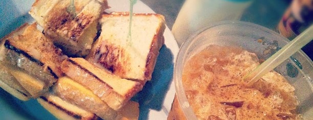 แตออ โรตี ชาชัก is one of ☕️🎂🌭🍦Bakery, Café, Snacks & Desserts🍦🌭🎂☕️.
