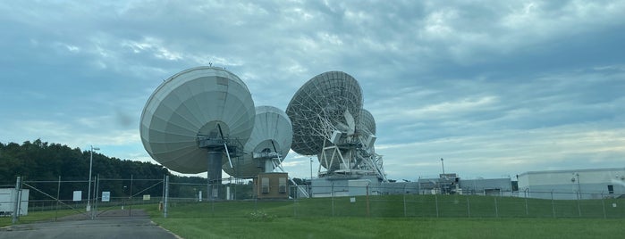 Roaring Creek Earth Station is one of Lieux qui ont plu à Kate.