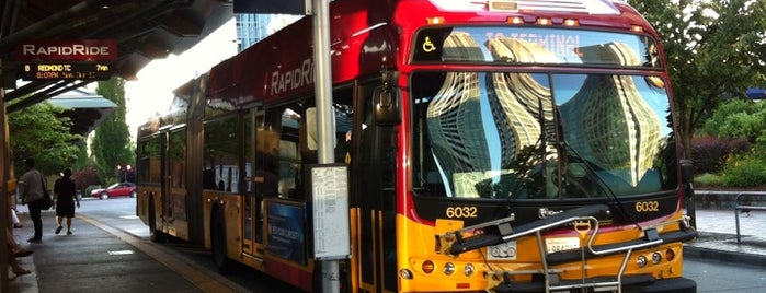 Bellevue Transit Center is one of Locais curtidos por Mouni.