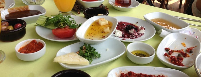 Tırtıl Restaurant is one of Lugares favoritos de Pinar.