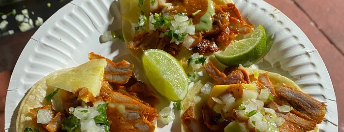 Leo's Tacos is one of Lugares favoritos de Sunanda.