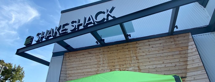 Shake Shack is one of Posti che sono piaciuti a Zachary.