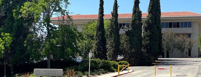 Occidental College is one of Lieux qui ont plu à Jaye.