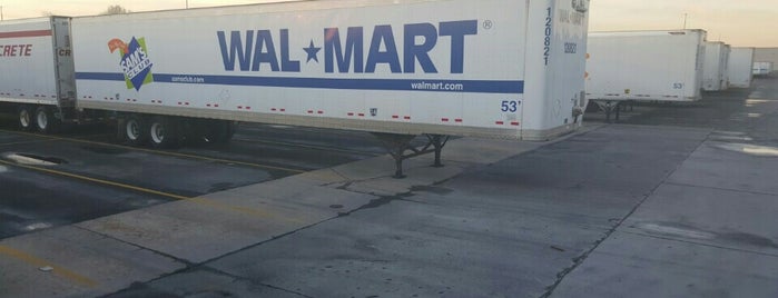 Walmart Distribution Center is one of SHIPPING / RECEIVING CUSTOMERS.