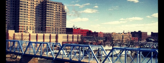 Blue Bridge is one of Lugares favoritos de James.