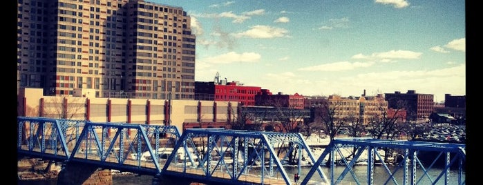 Blue Bridge is one of John 님이 좋아한 장소.