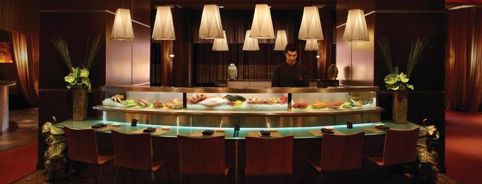 Aria Restaurant and Bar is one of Tempat yang Disukai John.