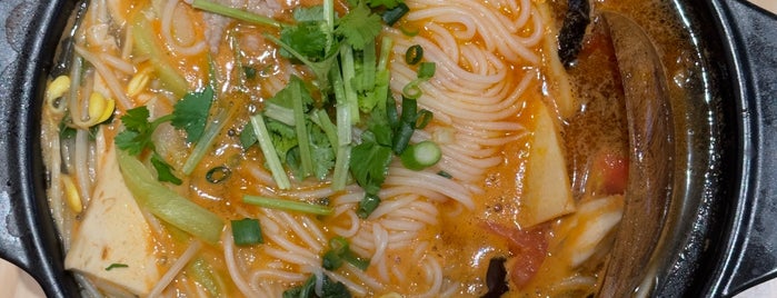 天府李米線 Tina's Noodle Kitchen is one of [todo] 中華系.