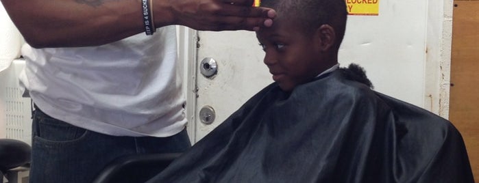 Prime Time Barber Shop is one of Locais curtidos por NupeKidd.