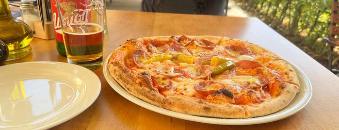Promenada Pizza is one of สถานที่ที่ Menossi, ถูกใจ.