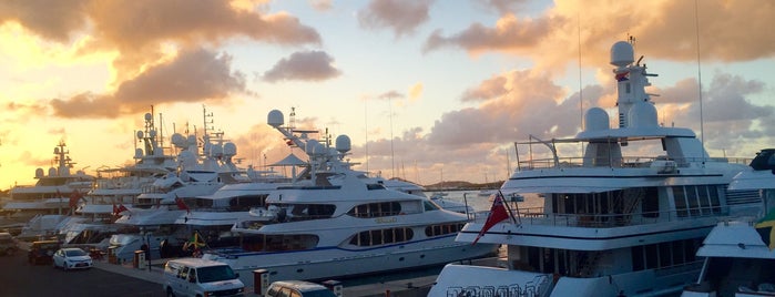 Yacht Club Isle De Sol is one of Locais curtidos por Addison.
