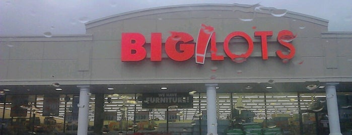 Big Lots is one of Tempat yang Disukai Denise D..