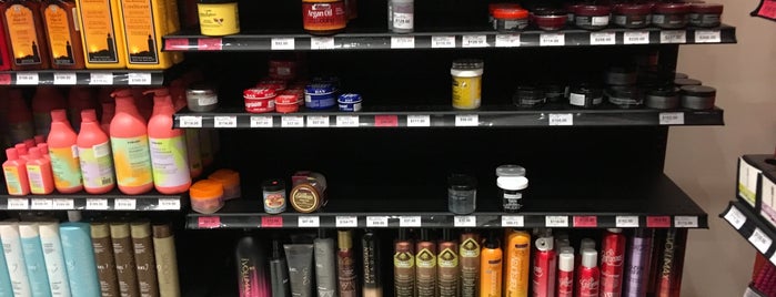 Sally Beauty Supply is one of Angie'nin Beğendiği Mekanlar.