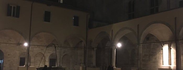Chiostro Maggiore di San Francesco is one of สถานที่ที่บันทึกไว้ของ Kimmie.