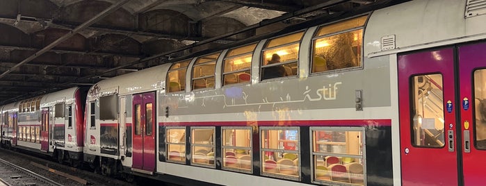 RER Musée d'Orsay [C] is one of Stations RER/Métro "visitées".