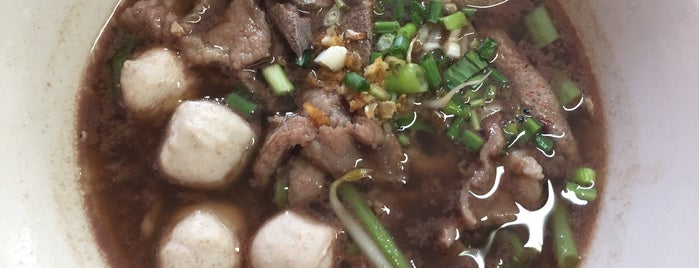 ก๋วยเตี๋ยวเรือประชาธิปไตย is one of Aroi Banglumpoo.