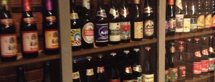 Belgian Beer Pub Favori is one of Craft Beer On Tap - Chuo.