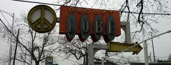 Groovy Automotive and Lube is one of Lugares favoritos de Travis.