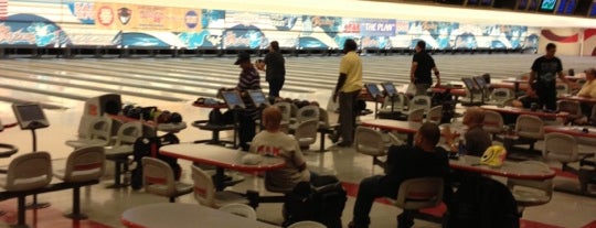 Orleans Bowling Center is one of Lieux qui ont plu à Ryan.