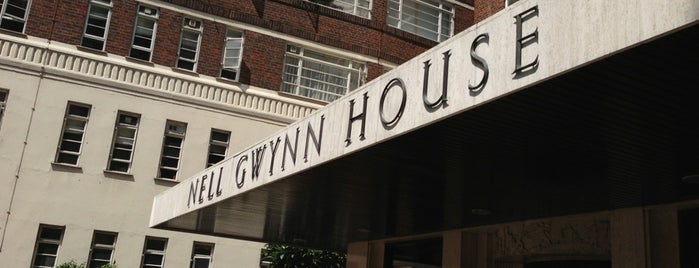 Nell Gwynn House is one of สถานที่ที่ Tawfik ถูกใจ.