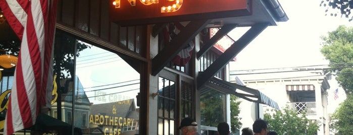 Nagle's Apothecary Cafe is one of สถานที่ที่บันทึกไว้ของ Lizzie.