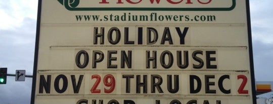 Stadium Flowers is one of Locais curtidos por John.