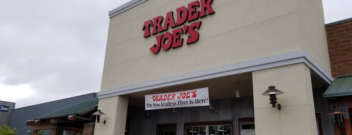 Trader Joe's is one of Locais curtidos por Ulysses.
