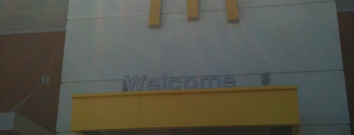 McDonald's is one of Orte, die Charles gefallen.