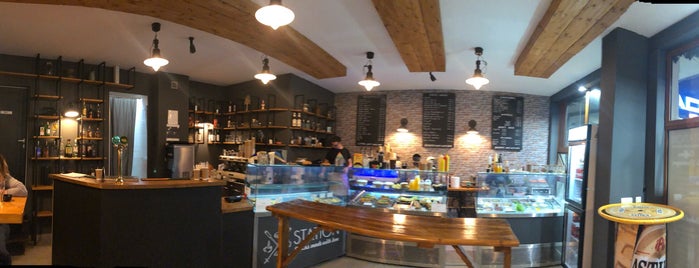 STATION Bansko “Coffee & Snacks made with love” is one of Lugares favoritos de Richard.