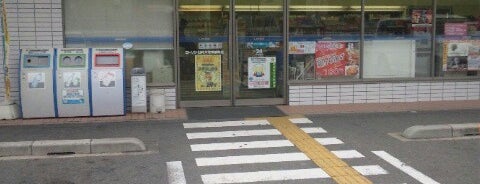 ローソン 山科大宅神納町店 is one of コンビニ.