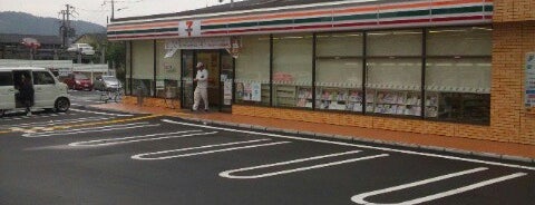 セブンイレブン 京都山科打越町店 is one of コンビニ.