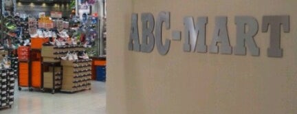 ABC-MART 近鉄桃山(momo)店 is one of いろんなお店.