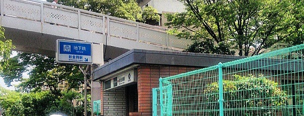 Shinkanaoka Station (M29) is one of 大阪市営地下鉄.
