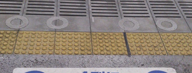 Platform 1 is one of 大阪環状線+αの駅ホーム.