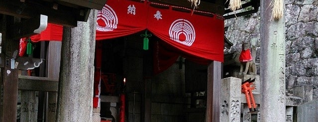 三徳社 is one of 伏見稲荷大社 Fushimi Inari Taisha Shrine.