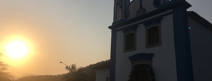 Capela de Nossa Senhora de Mont Serrat is one of Revisar.