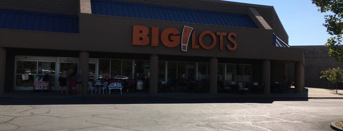 Big Lots is one of Orte, die Dan gefallen.