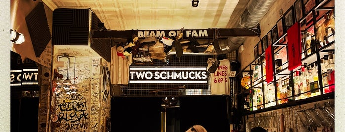 Two Schmucks is one of สถานที่ที่บันทึกไว้ของ Artiom.