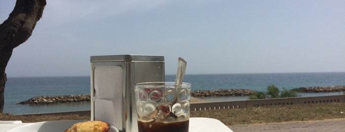 Coffee Beach is one of bar salentini.