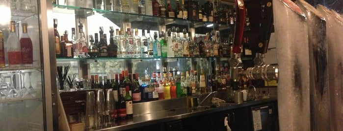 CQ Bar is one of Tempat yang Disukai Anna.