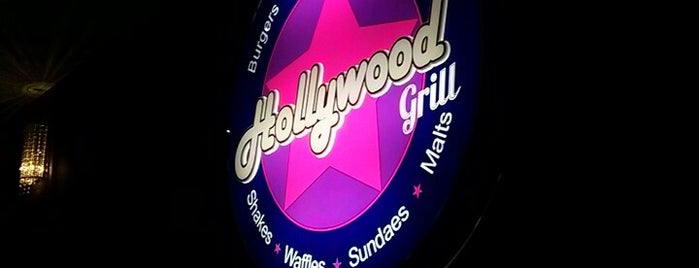 Hollywood Grill is one of Locais curtidos por Dafydd.