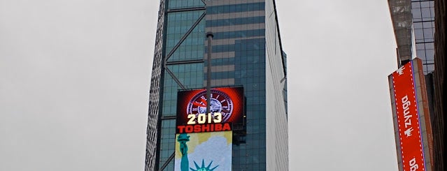 Times Square is one of Locais salvos de Thomas.