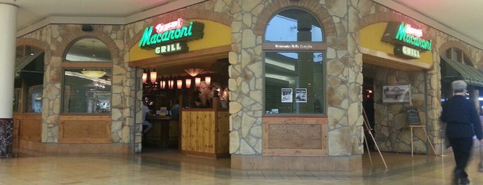 Romano's Macaroni Grill is one of Tempat yang Disimpan Jessica.