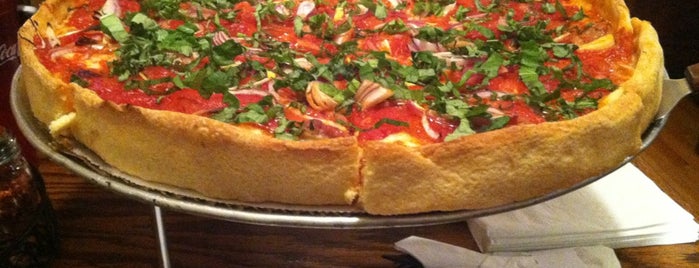 Lefty's Chicago Pizzeria is one of Lugares favoritos de Jolie.