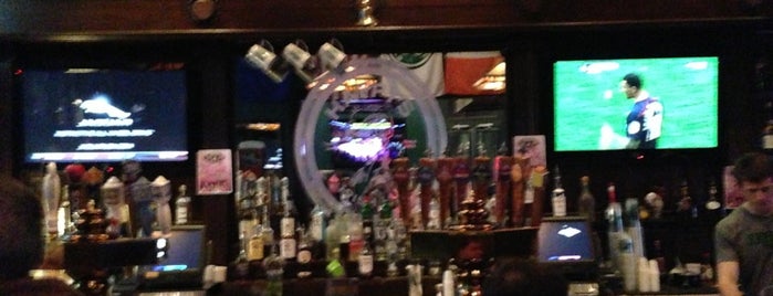 Happy's Irish Pub is one of สถานที่ที่ Mac ถูกใจ.