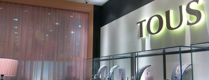 Tous Jewelry is one of Tempat yang Disukai plowick.