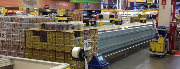 Walmart is one of 10 Mercados de Marília.