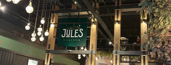 Jules Boules Bites Bar is one of สถานที่ที่ Theo ถูกใจ.