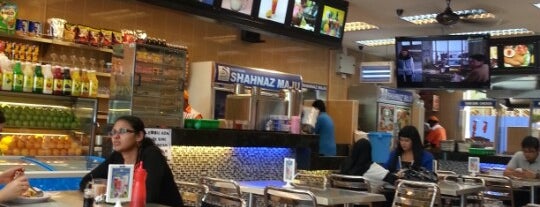 Shahnaz Maju Restaurant is one of Orte, die Diera gefallen.